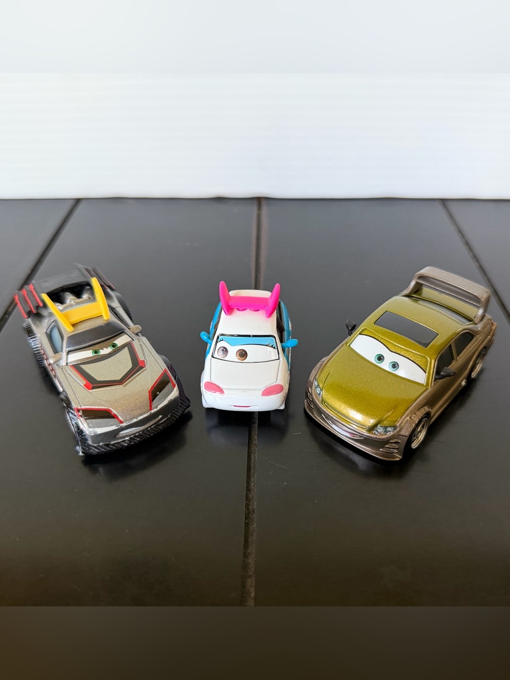 Disney Pixar Cars - Kabuto, Suki & Kaa Reesu 1:55 scale diecast